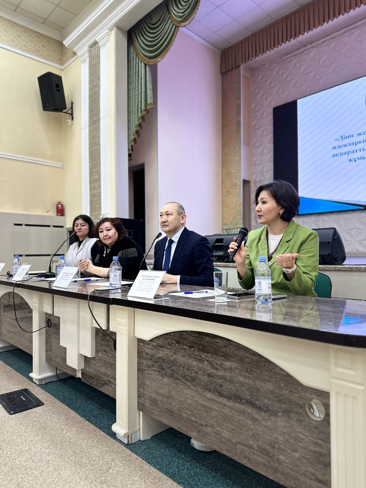 Проведен семинар для членов ИРГ по вопросам религии акиматов городов и районов области на тему «Организация работы информационно-разъяснительных групп по профилактике идей религиозного экстремизма и терроризма»