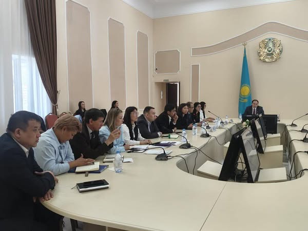 Абай ауданында кәсіпкерлер мен мемлекеттік органдардың өкілдері бизнесті қолдау шараларын талқылады