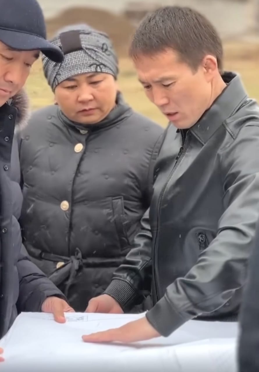 Аудан әкімі Жалағаш ауылында салынатын спорттық сауықтыру кешенінің жер телімін көрді