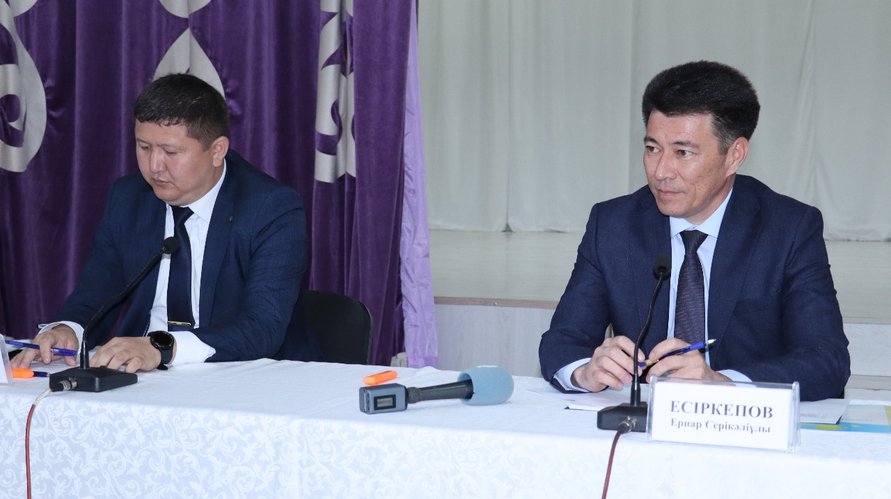 АУДАН ӘКІМІНІҢ КЕЗЕКТІ ХАЛЫҚПЕН КЕЗДЕСУІ ЛУГОВОЙ АУЫЛДЫҚ ОКРУГІНДЕ ЖАЛҒАСТЫ