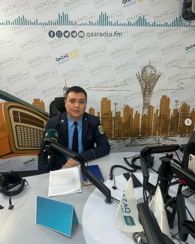 «QAZAQ RADIOSY» алаңында тікелей эфир.