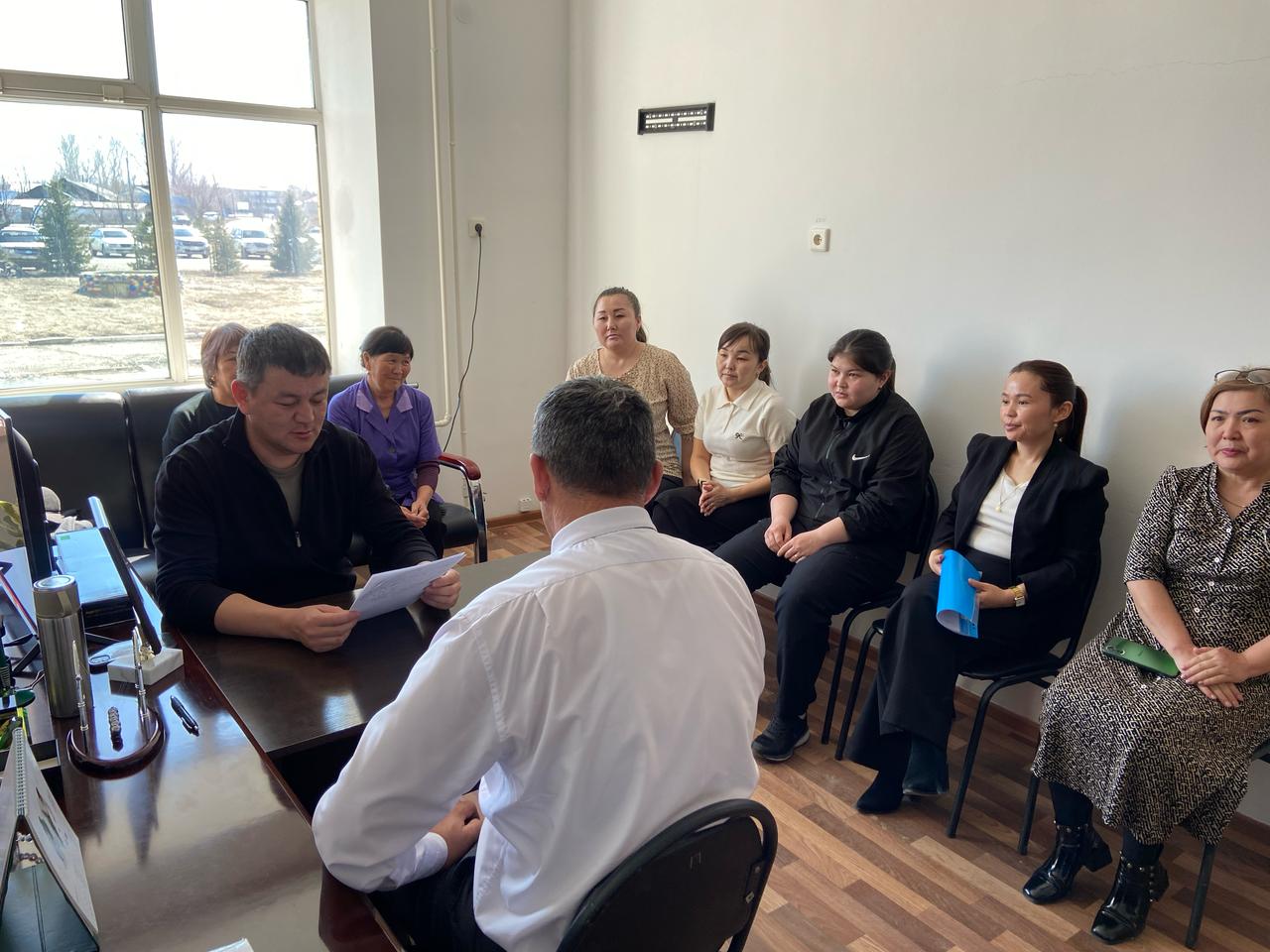 2025 жылғы 2 сәуірде еңбек инспекторы Рахимов Е.О. «№3 Күршім гимназиясы» КММ-ның қызметкерлерімен кездесу өткізді. Кездесу барысында келесі маңызды мәселелер талқыланды
