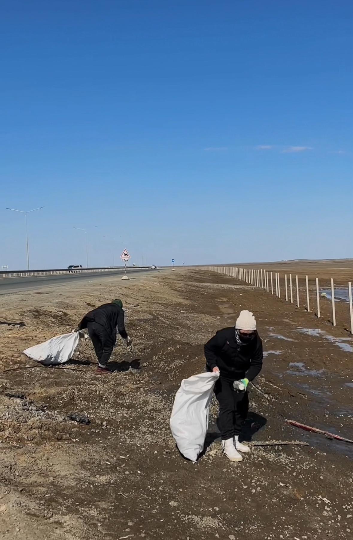 Есет батыр ауылы - Алға қаласы бағытындағы автомобиль жолдарының бойы қоқыстан тазартылды