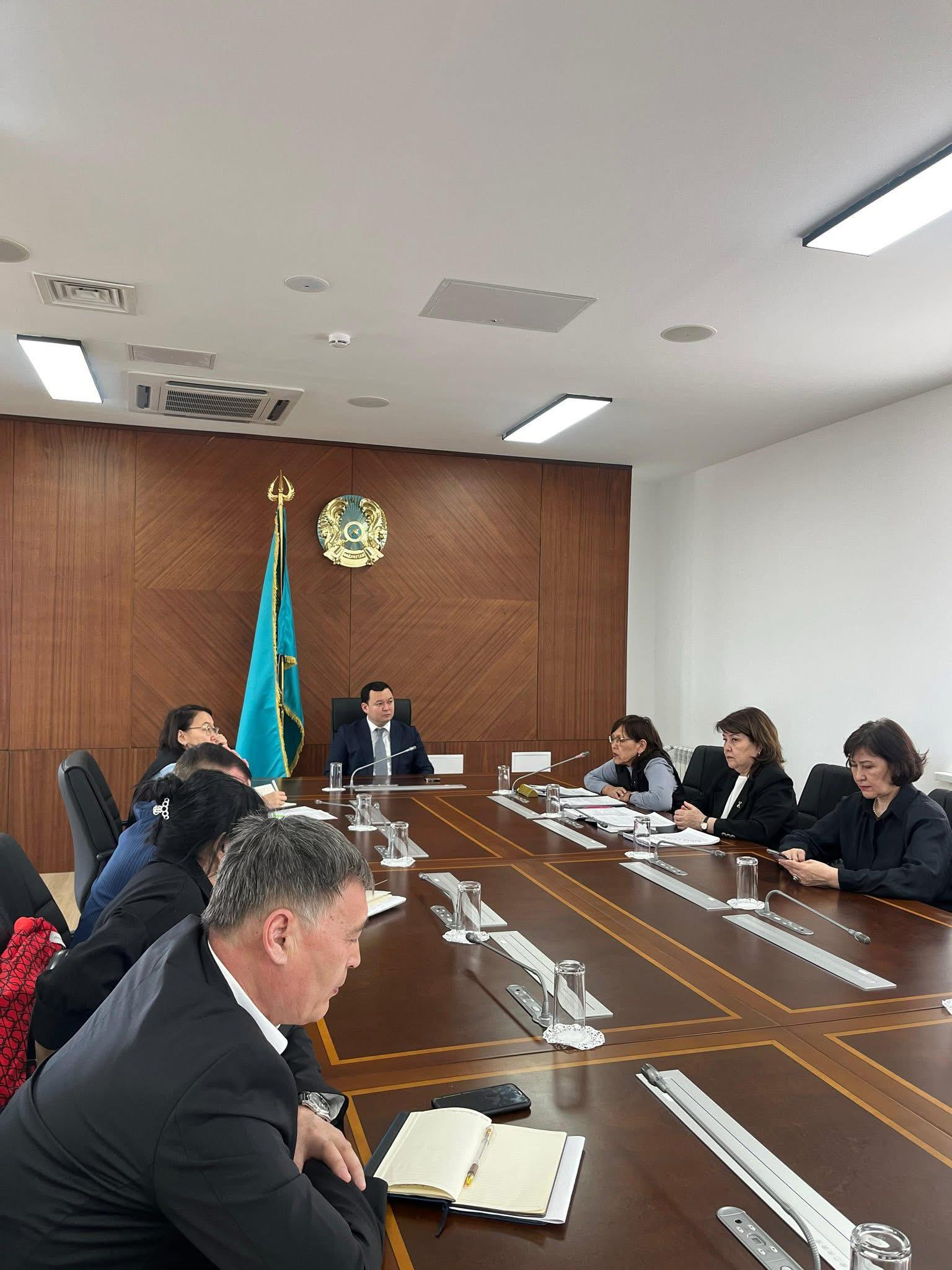 Қазақстан Республикасы Денсаулық сақтау министрлігі Медициналық және фармацевтикалық бақылау Комитетінің Атырау облысы бойынша департаменті Атырау облысы Денсаулық сақтау басқармасымен бірге медициналық ұйымдардағы пациенттерді қолдау және ішкі сараптама қызметінің кадр құрамы, олардың жұмысын күшейту, халықтың медициналық көрсетілетін қызметтердің сапасына және қолжетімділігіне қанағаттану деңгейін арттыру мәселелері бойынша кеңес өткізді.