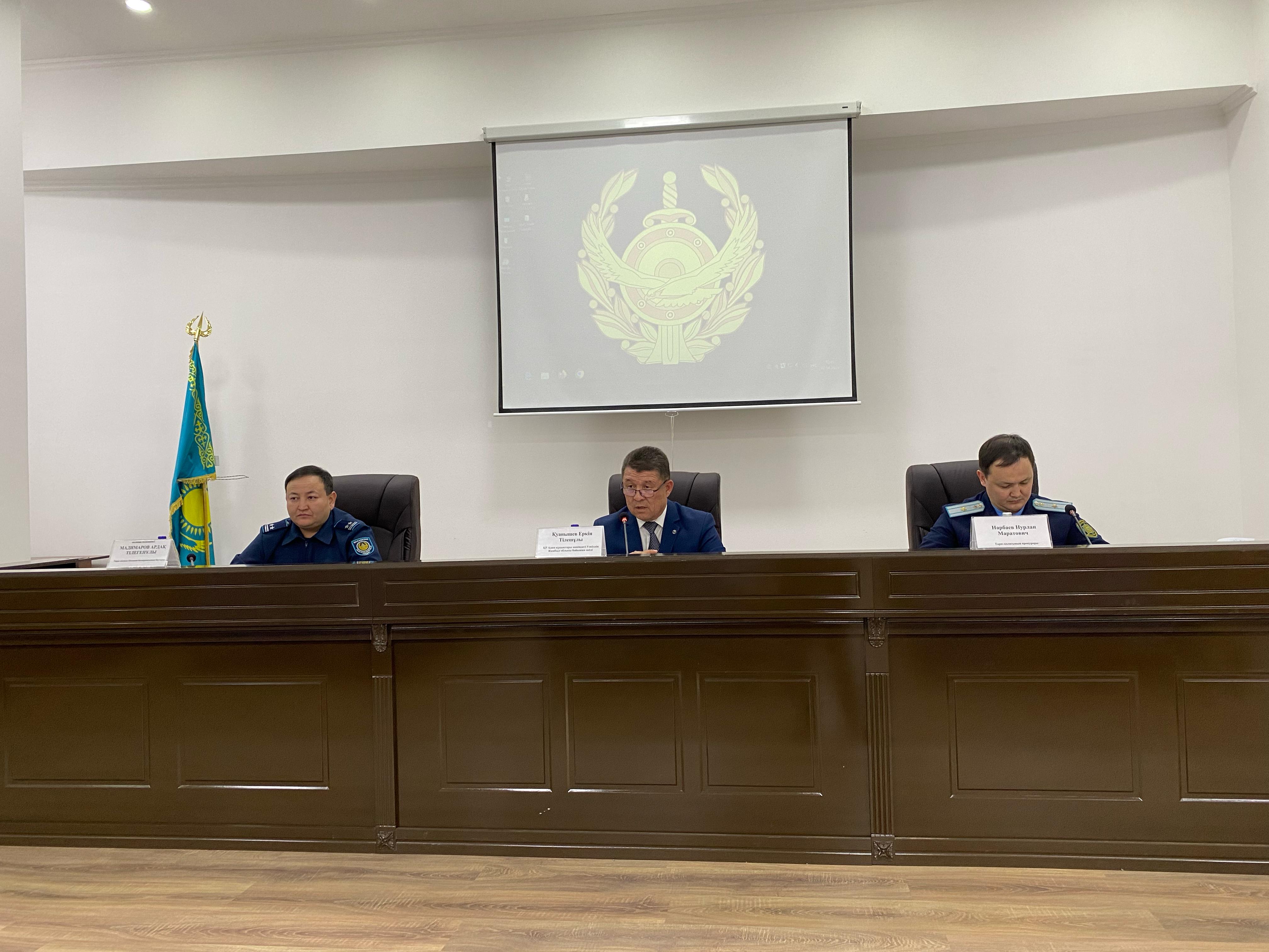 Өкіл Тараз қалалық полиция басқармасының жеке құрамымен кездесу өткізді