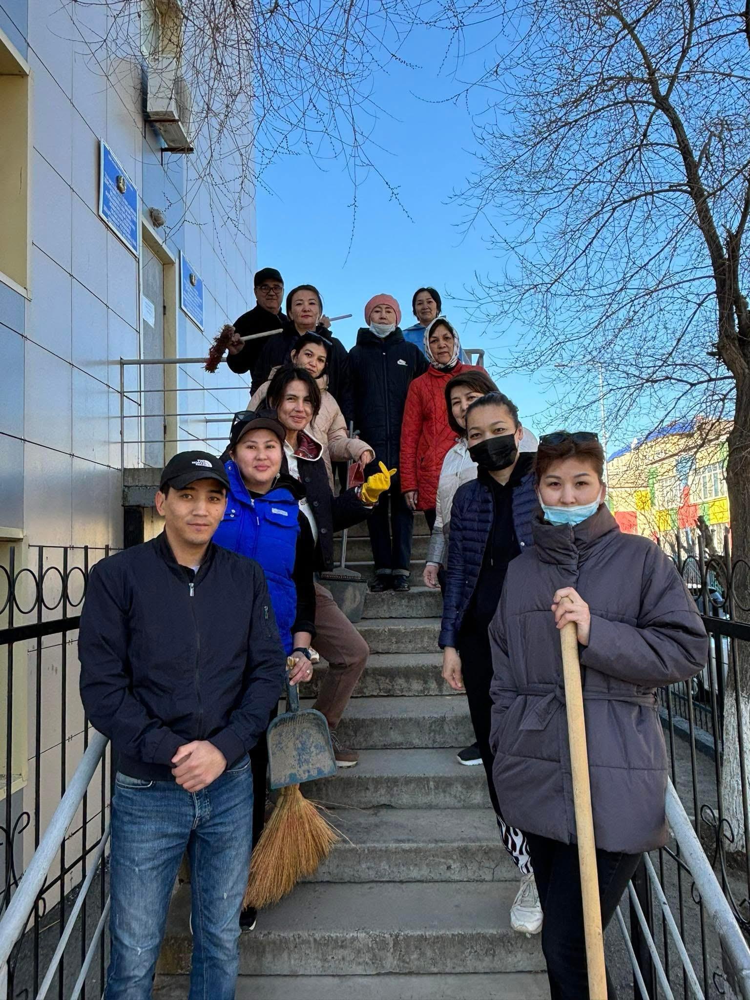 Департамент қызметшілері ғимаратының аумағын тазалау жұмыстарын жүргізді