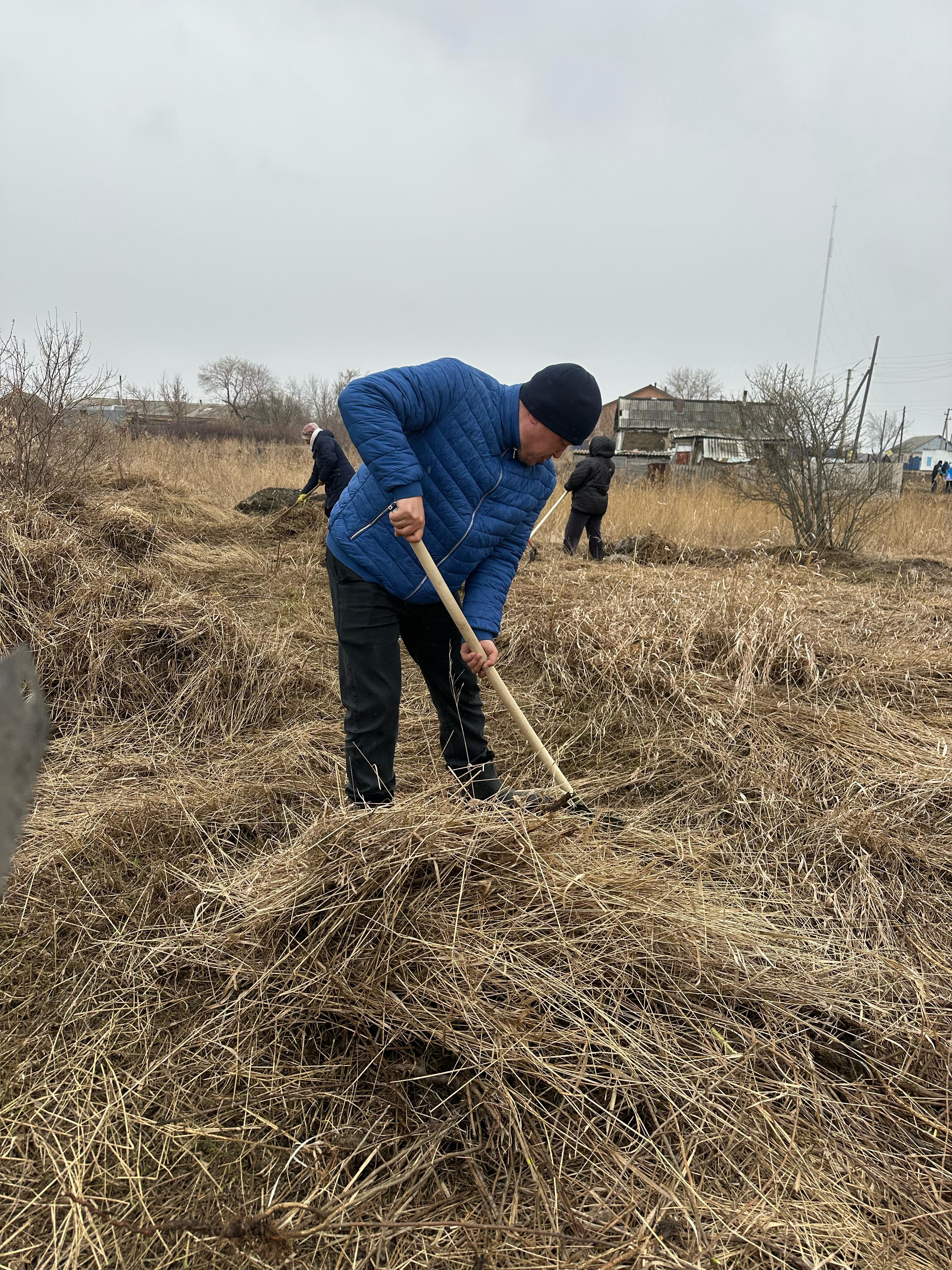 Ұзынкөл ауылындағы сенбілік.