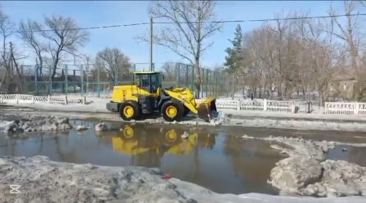 Тасты ауылдық округінде қар суы өтетін каналдарды тазарту жұмыстары жүргізілді