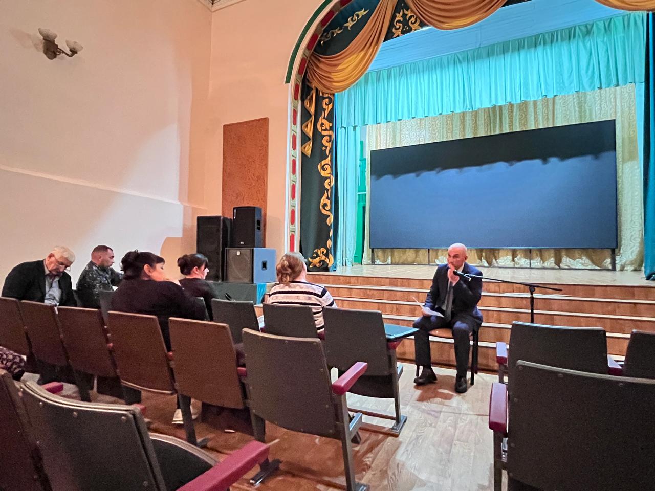 Красноармейск ауылдық округінің әкімі А. К. Хлебниковтың халықпен есептік кездесулері