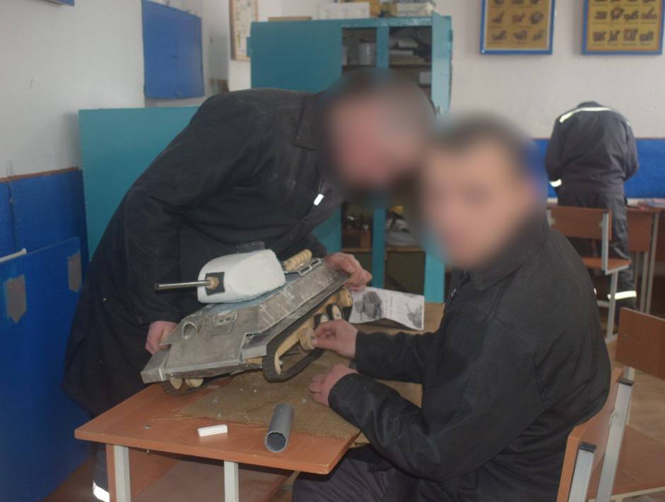 В СКО осужденные изготовили макет легендарного танка