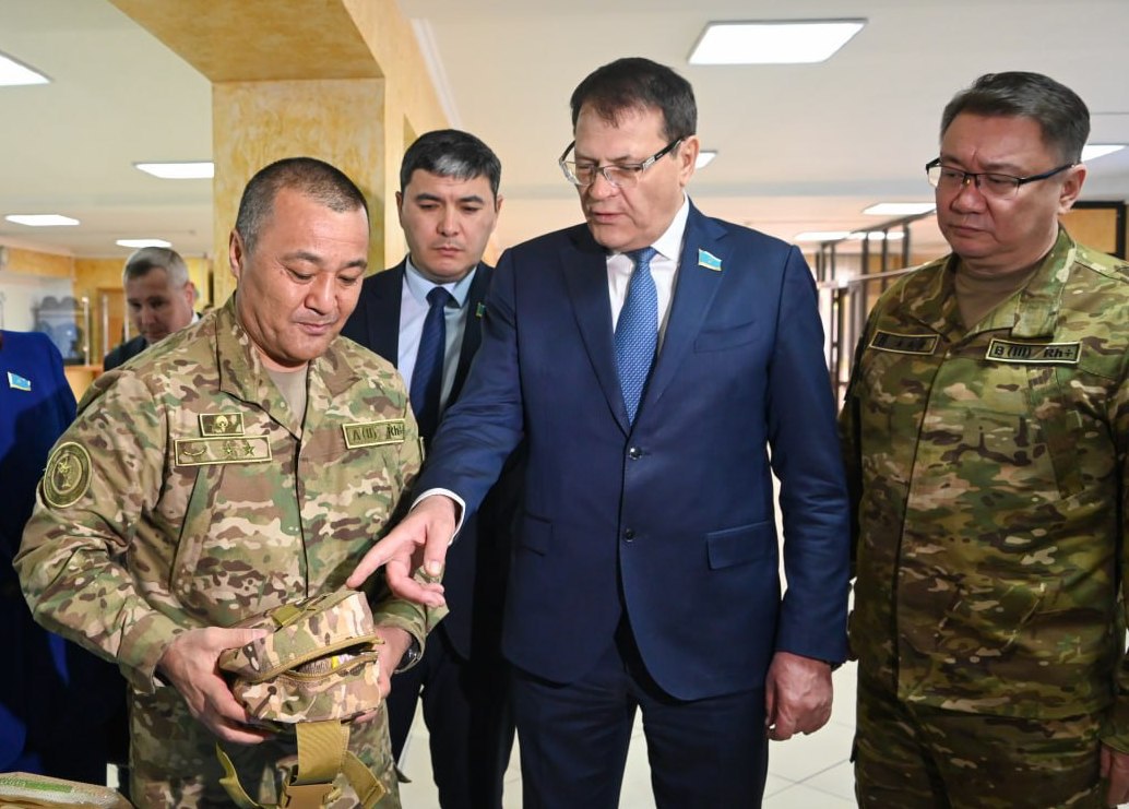 В Астане депутаты Сената Парламента  посетили военный госпиталь