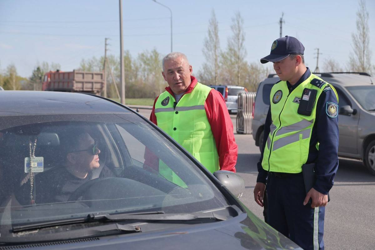 Ветераны дорожной полиции призвали водителей быть внимательнее на дорогах