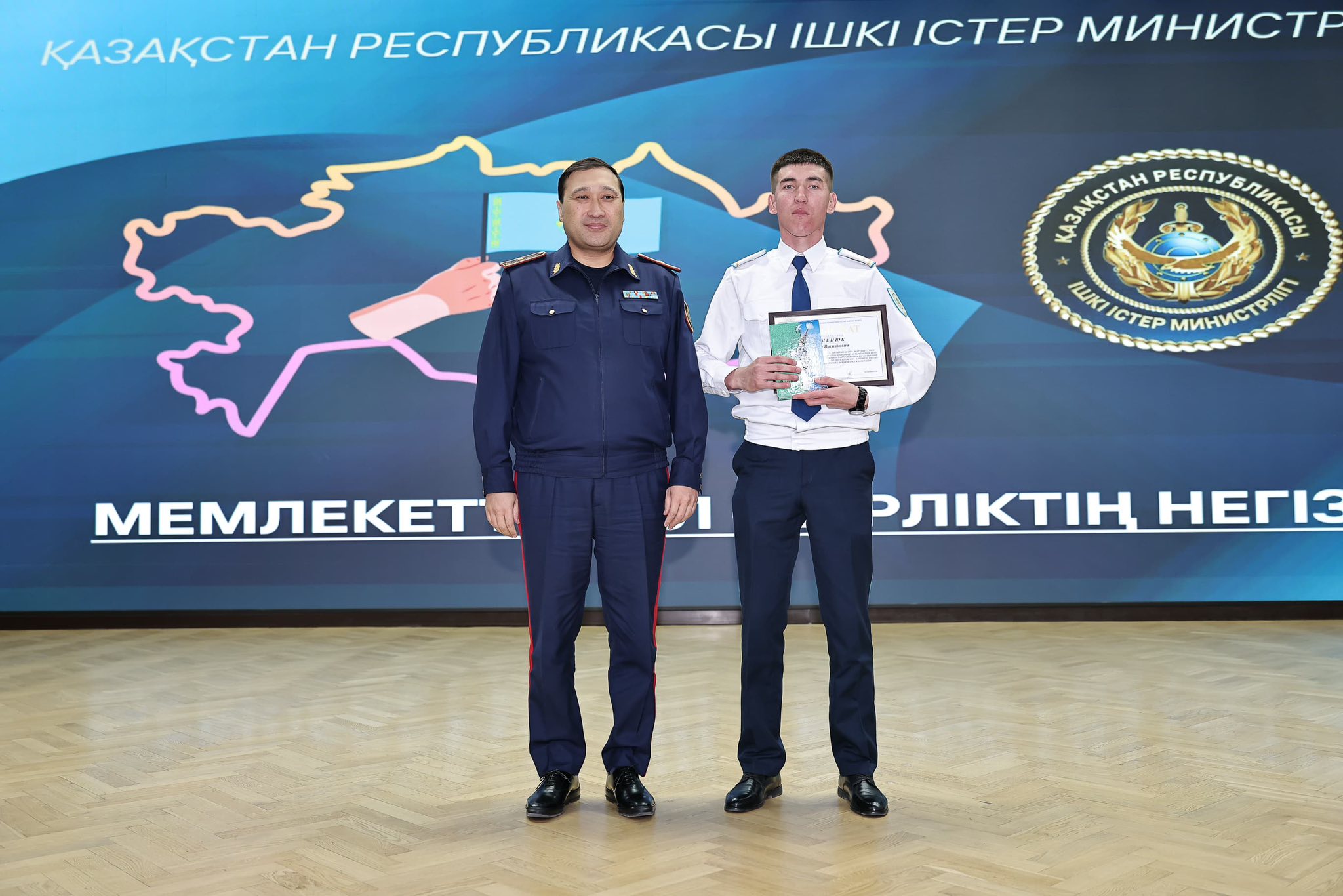 «Государственный язык — основа единства»: атырауский полицейский принял участие в республиканском мероприятии среди представителей разных национальностей