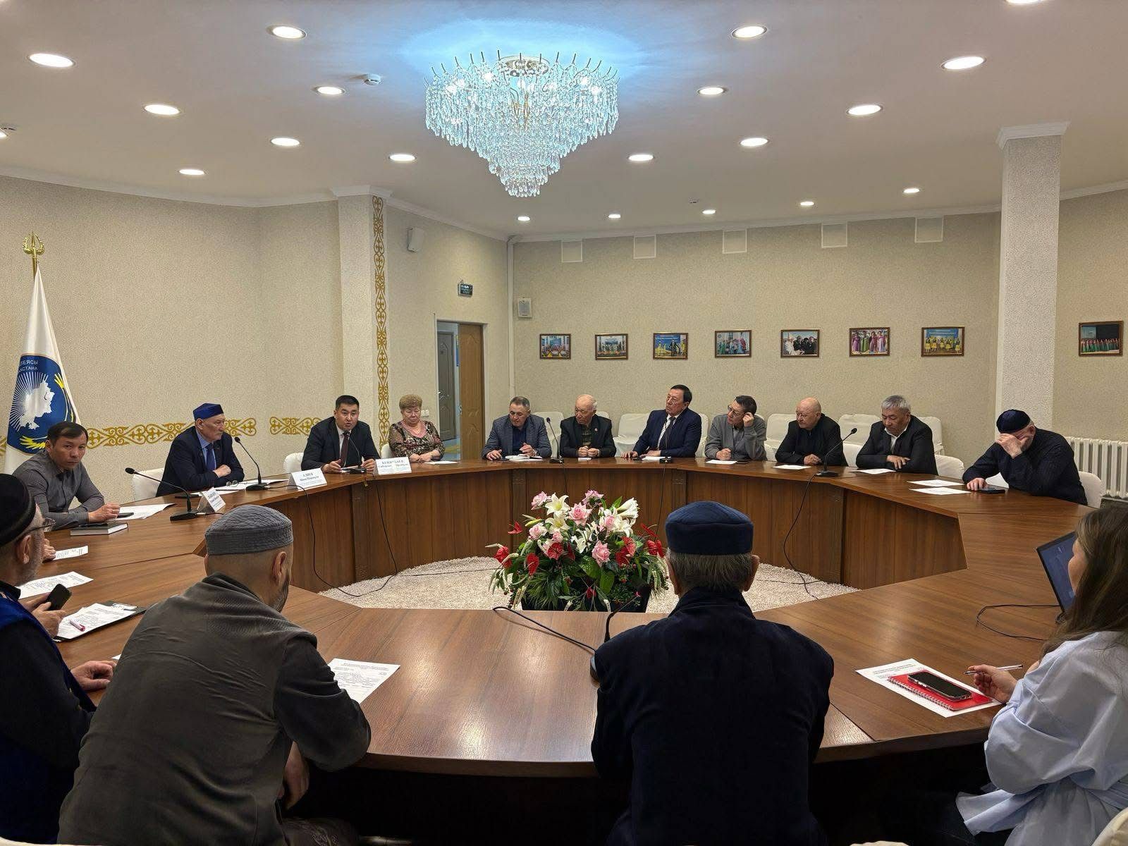 Қазақстан халқы Ақмола ассамблеясы хатшылығының меңгерушісі С.Кенжебаевтың қатысуымен облыстық ассамблея жанындағы Ақсақалдар кеңесінің «Даналық көпірі» атты интерактивті кездесу өтті