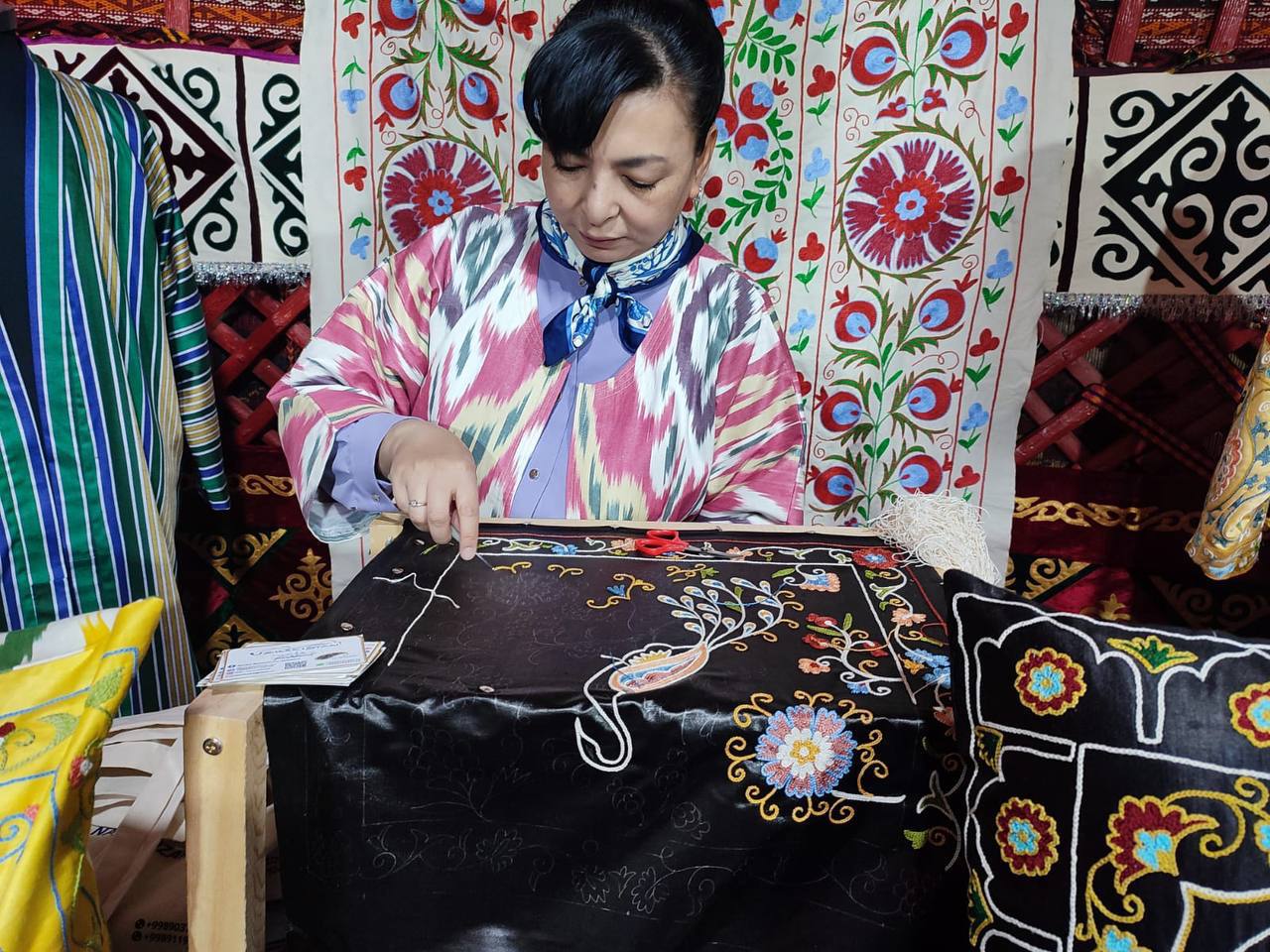 Қолөнер мен тарих үйлесімі– маңғыстаулықтарды өзбекстандық шеберлер несімен таң қалдырды