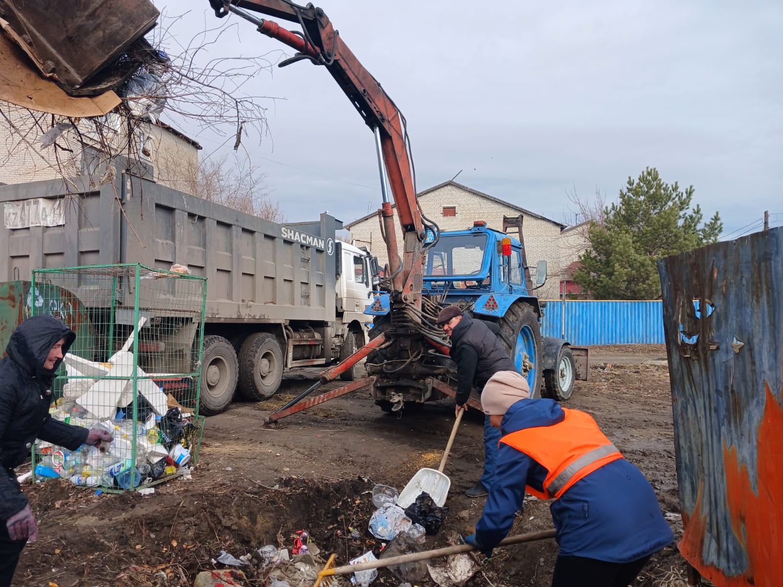 Вывоз негабаритного мусора с контейнерных площадок города