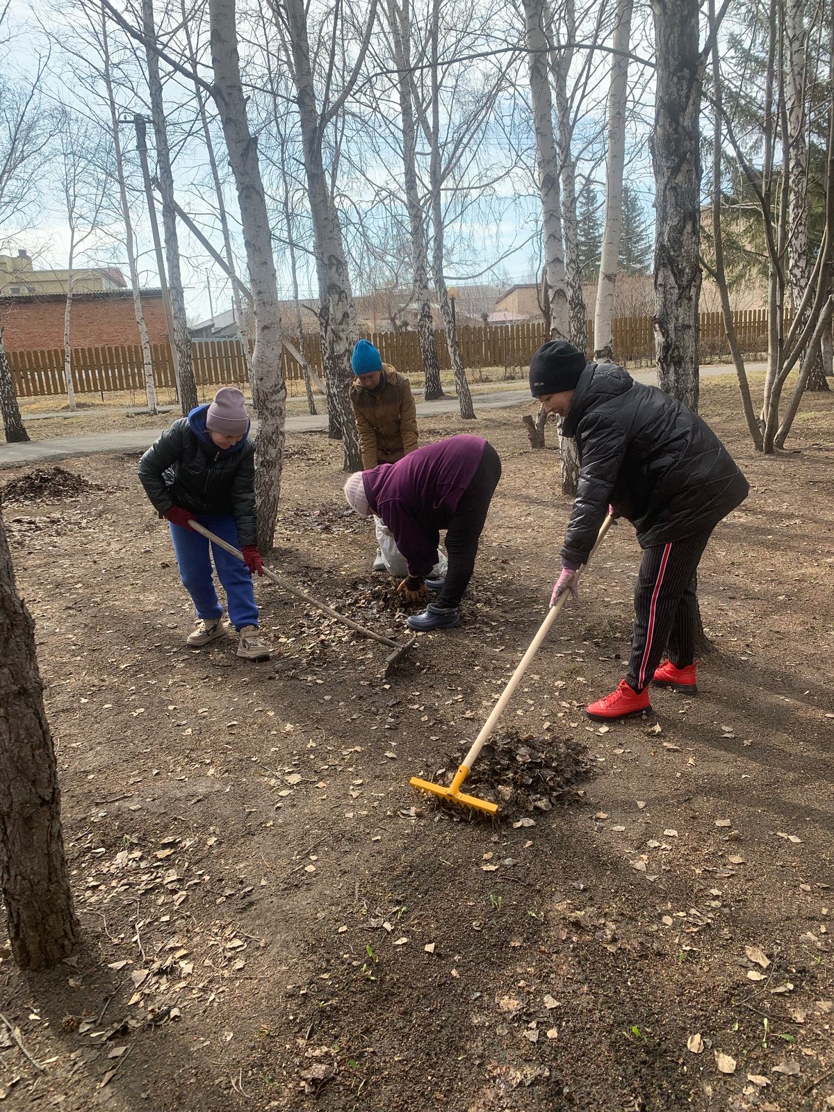 "Таза Қазақстан" экологиялық акциясы аясында "Жастар" саябағында сенбілік өткізілді.