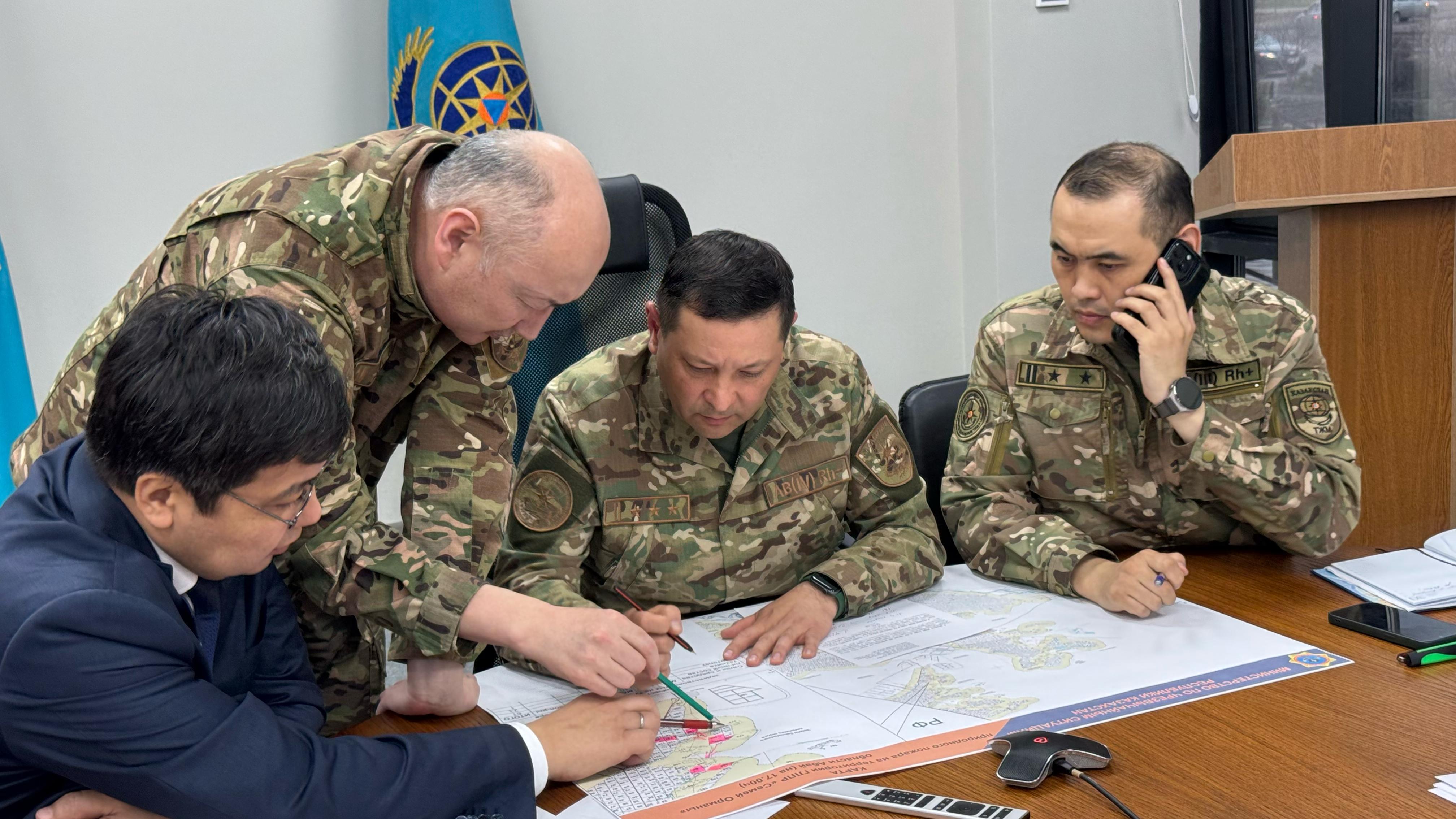 Құтқарушылар Баянауыл ауданындағы  дала өртін сөндіруде: елді мекендерге қауіп жоқ