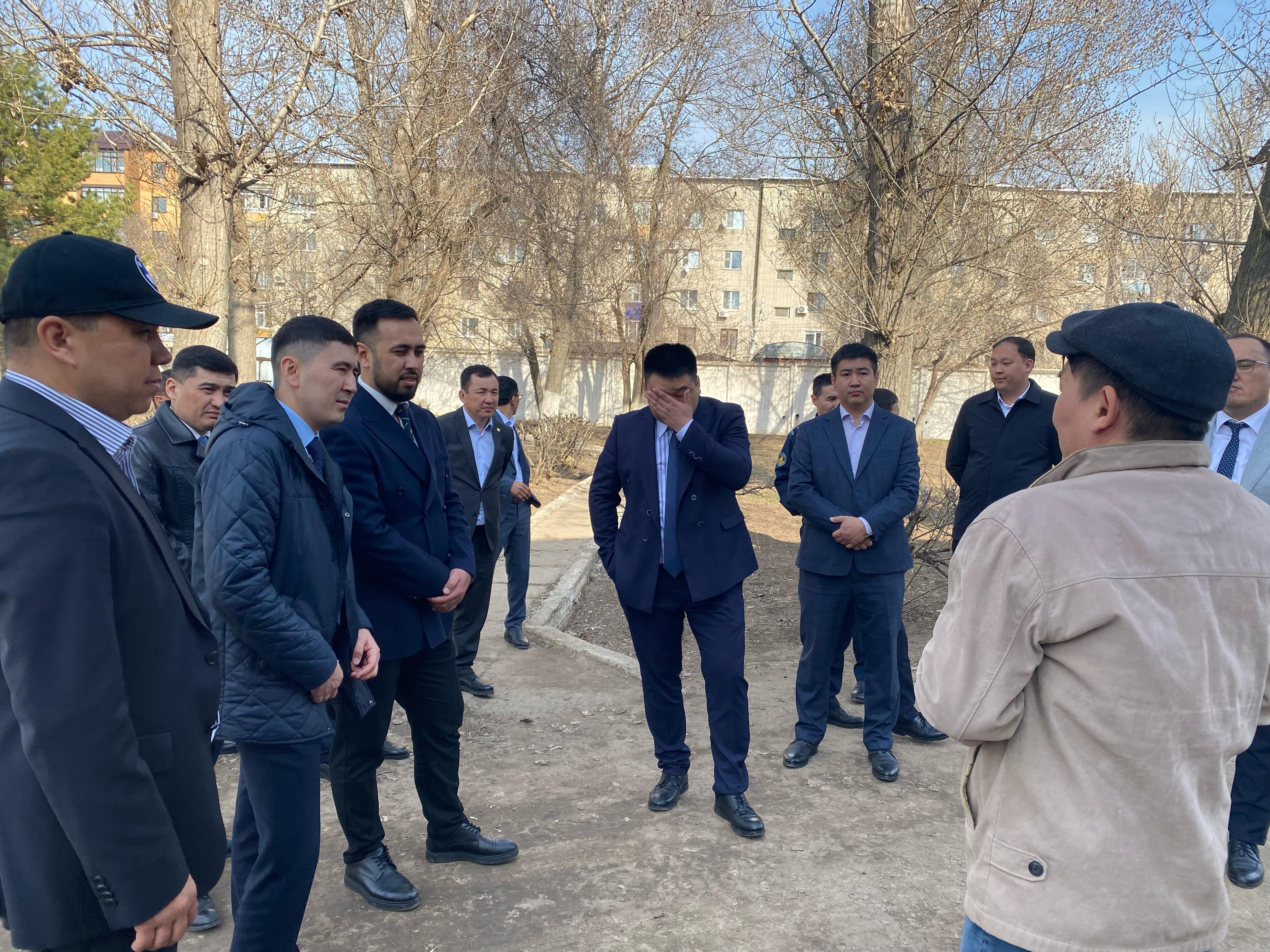 Заң мен тәртіп: БҚО мемлекеттік қызметшілері тергеу изоляторындағы жағдайлармен танысты