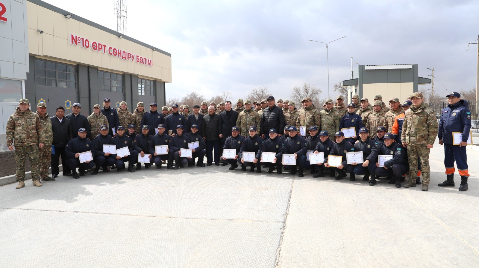 Атыраулық құтқарушыларды салтанатты шығарып салу рәсімі
