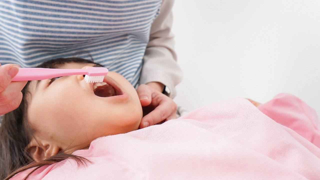 Балалар стоматитінің алдын алу: ата-аналарға арналған пайдалы кеңестер