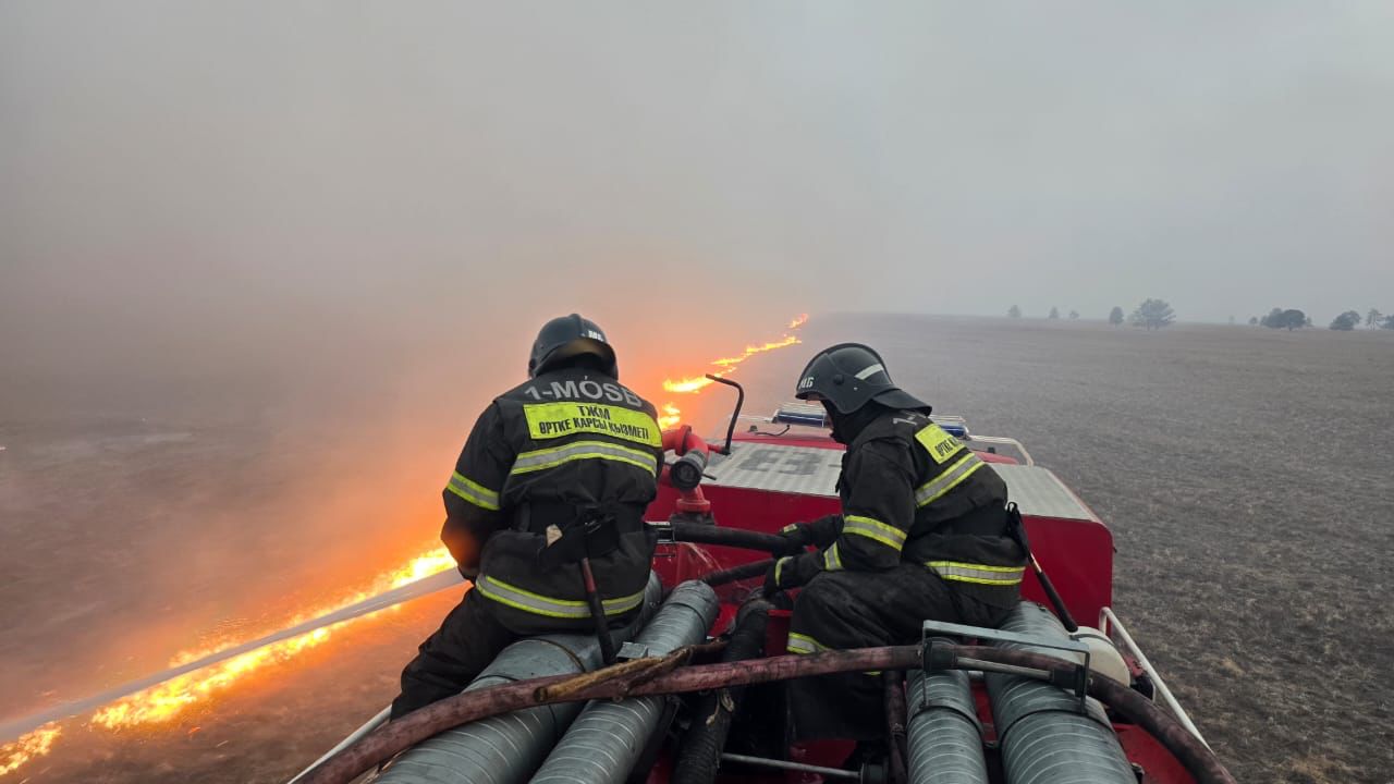 Қазақстан ТЖМ құтқарушылары Абай облысындағы дала өртін сөндірді