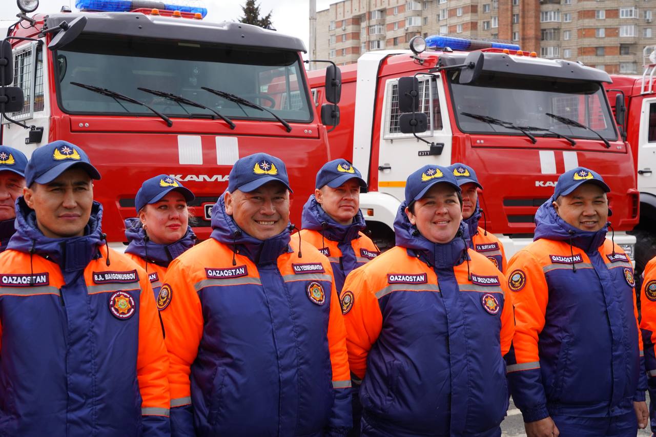 ТЖМ басшысы ШҚО құтқарушыларына жаңа техника мен қызметтік тұрғын үй табыс етті