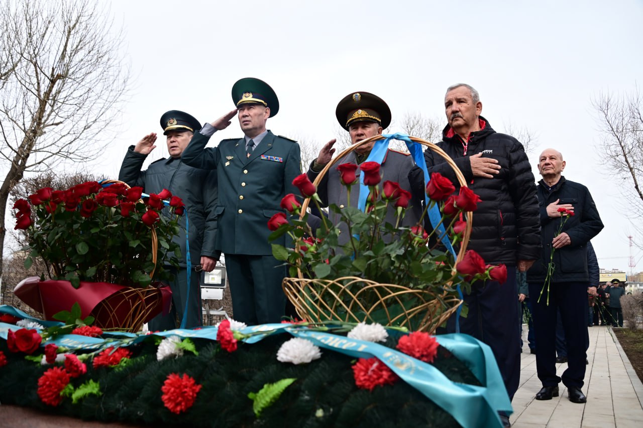 Әскери қызметшілер тәжік-ауған шекарасында қаза тапқан жауынгерлерді еске алды