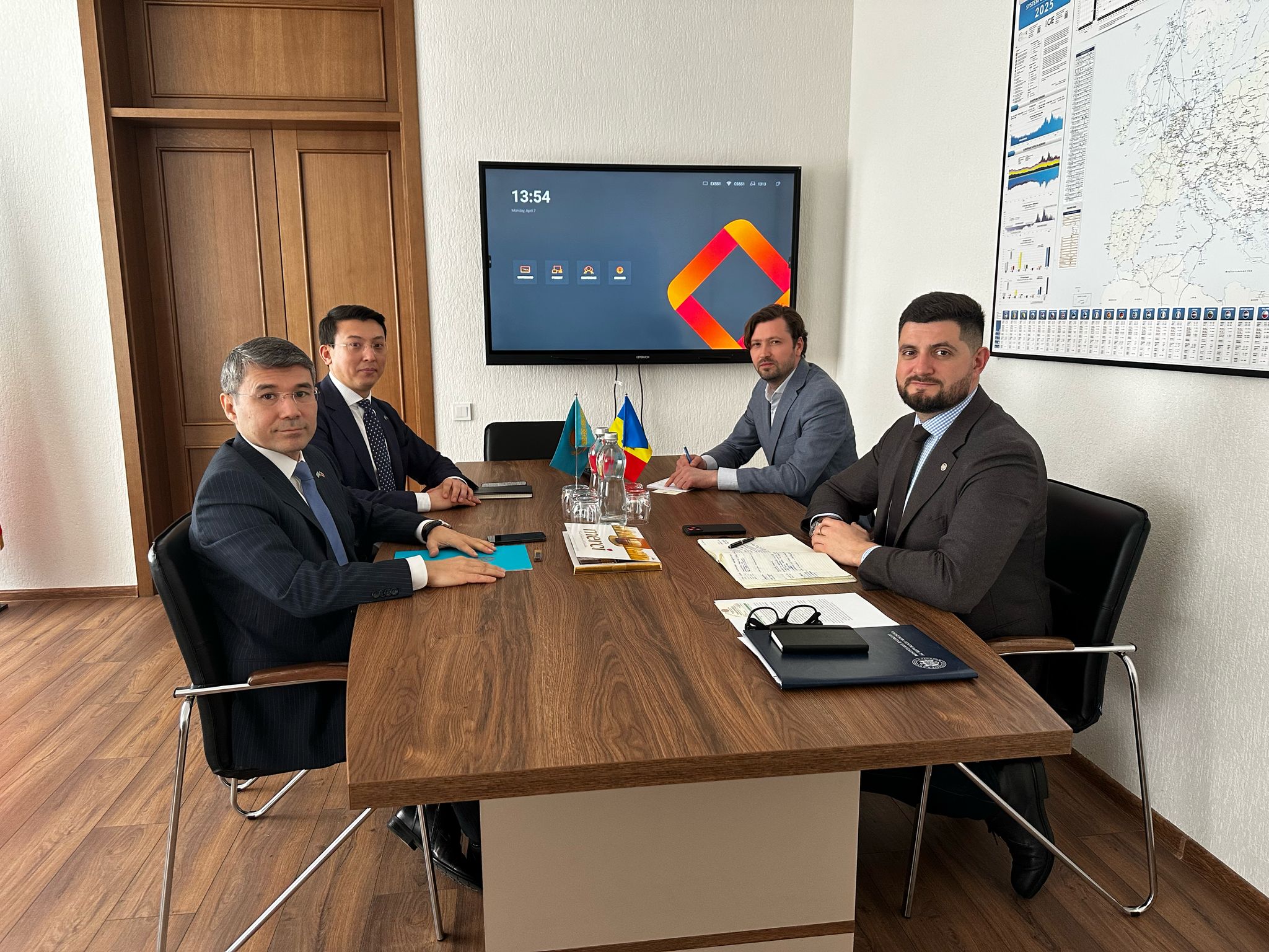 Қазақстан елшісі Молдованың Энергетика министрімен кездесті