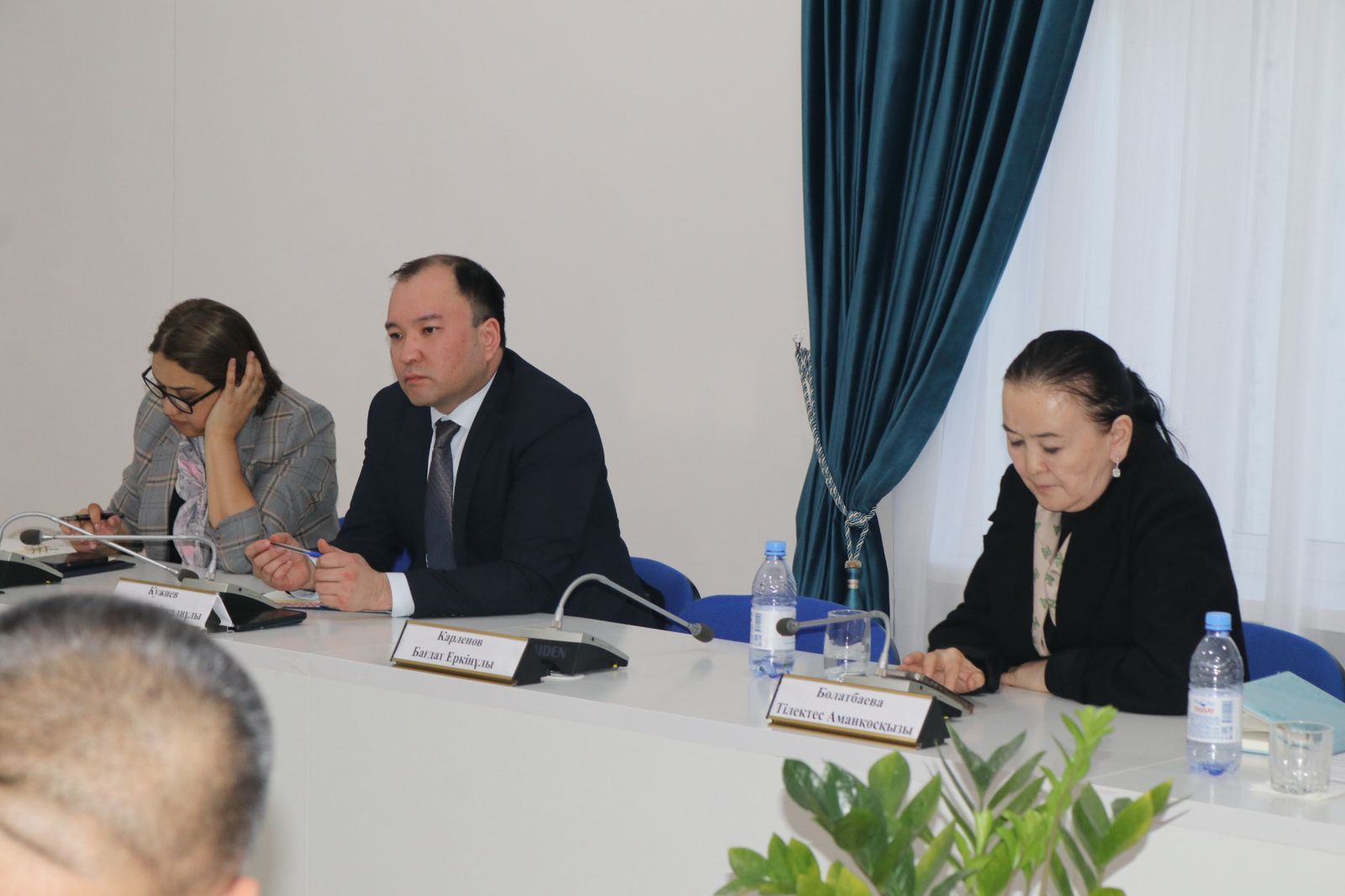 Өкіл өңірдегі білім беру мекемелерінде санитарлық-эпидемиологиялық нормалардың сақталуы мәселелеріне арналған кеңеске қатысты