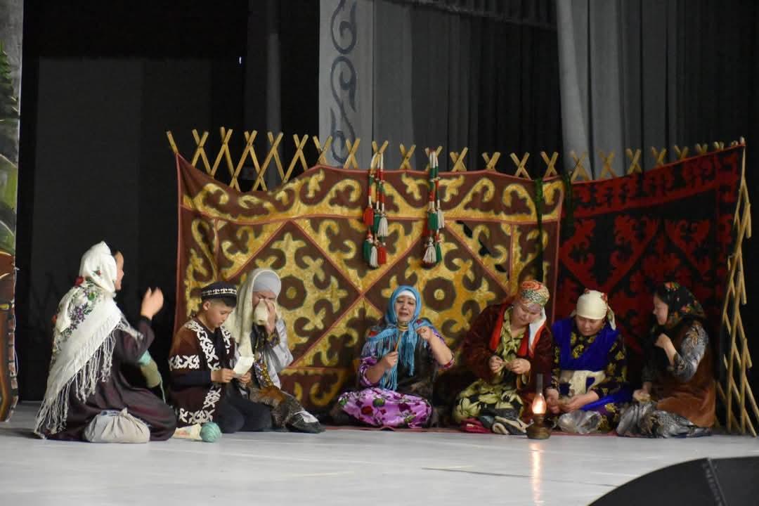 Театр —тәрбие бесігі атты театр айлығы басталды.