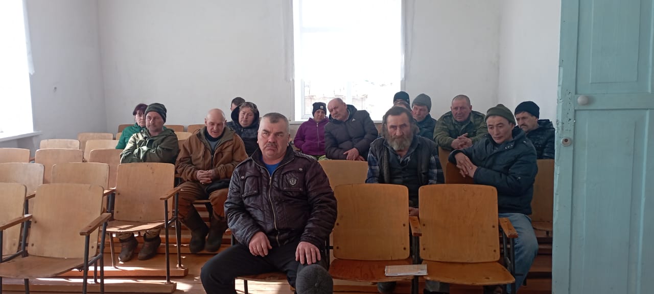 Пресноредут ауылында жеке сектордағы мал бағу және жергілікті жерлерді абаттандыру мәселесі бойынша халықпен кездесу өтті.