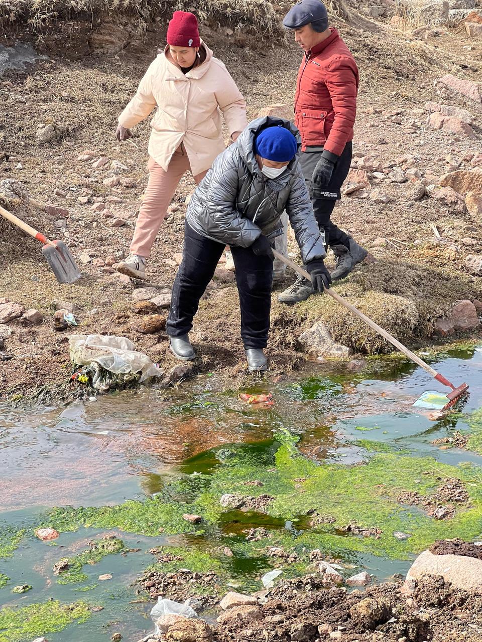 “Таза Қазақстан” акциясы аясында Қайнар ауылында сенбілік өтті