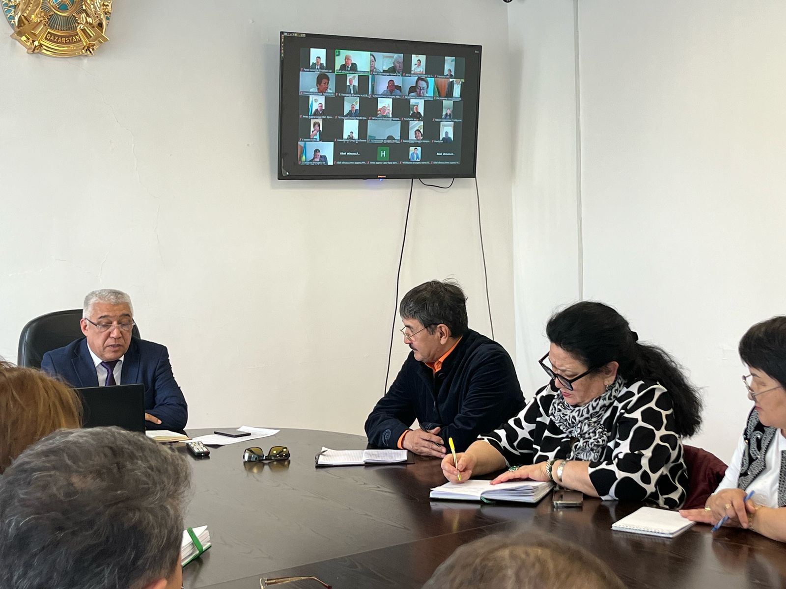 Білім беру мекеме басшыларымен  кеңес отырысы