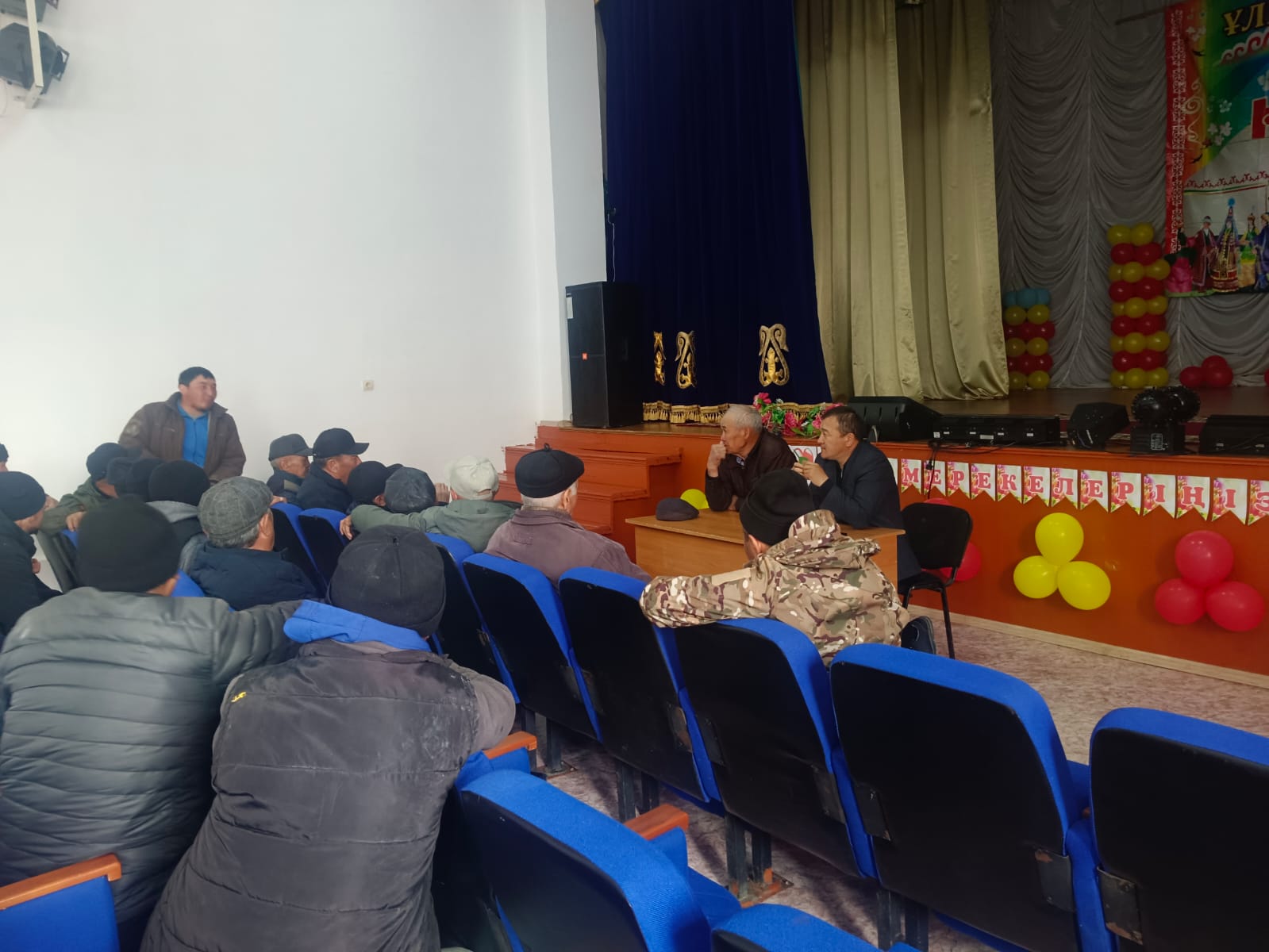 03 сәуірде ауыл әкімі О. Сатқалиев ауыл тұрғындарымен кездесті