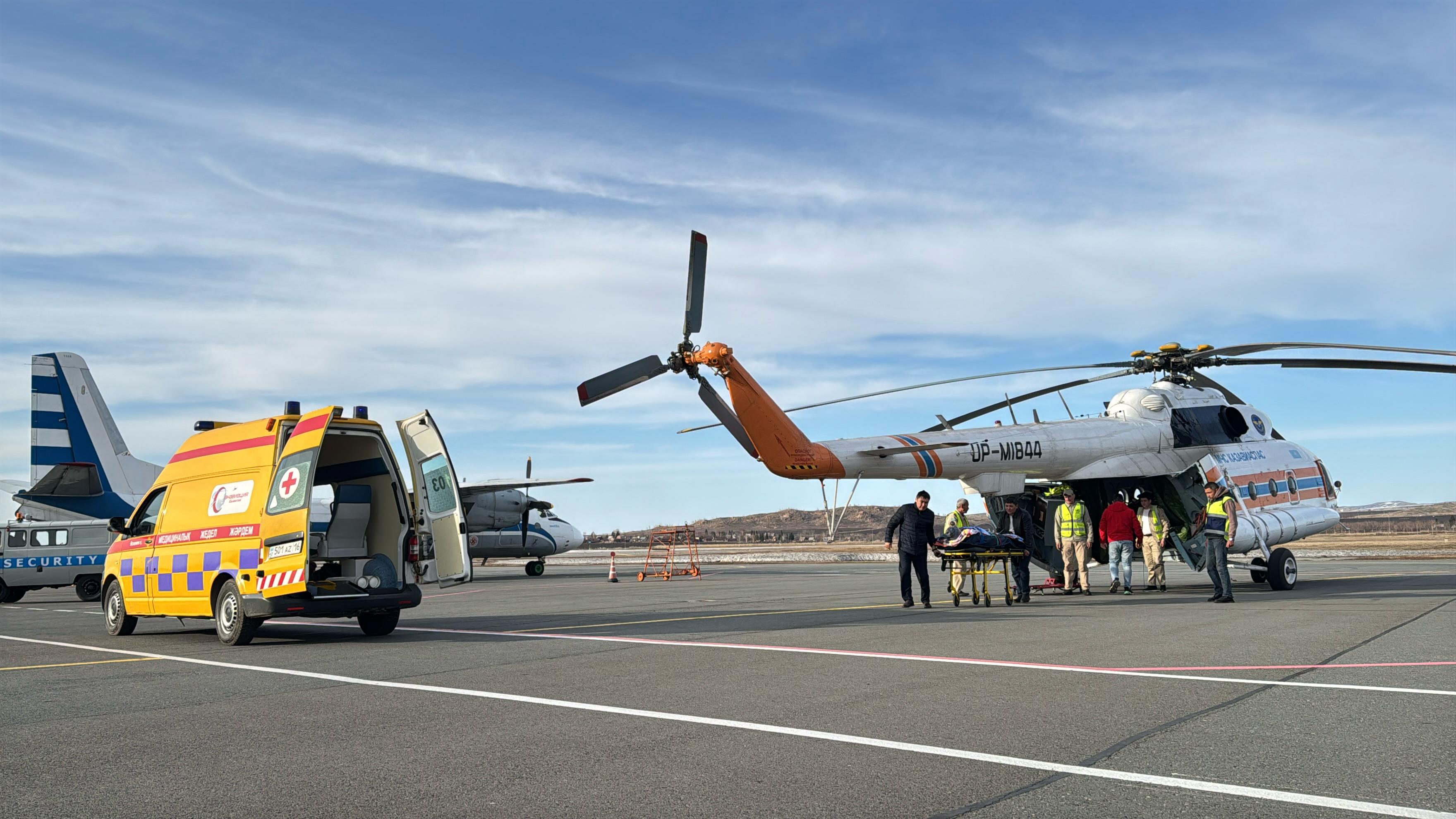 Науқас шұғыл түрде ҚР ТЖМ тікұшағымен емдеу мекемесіне жеткізілді