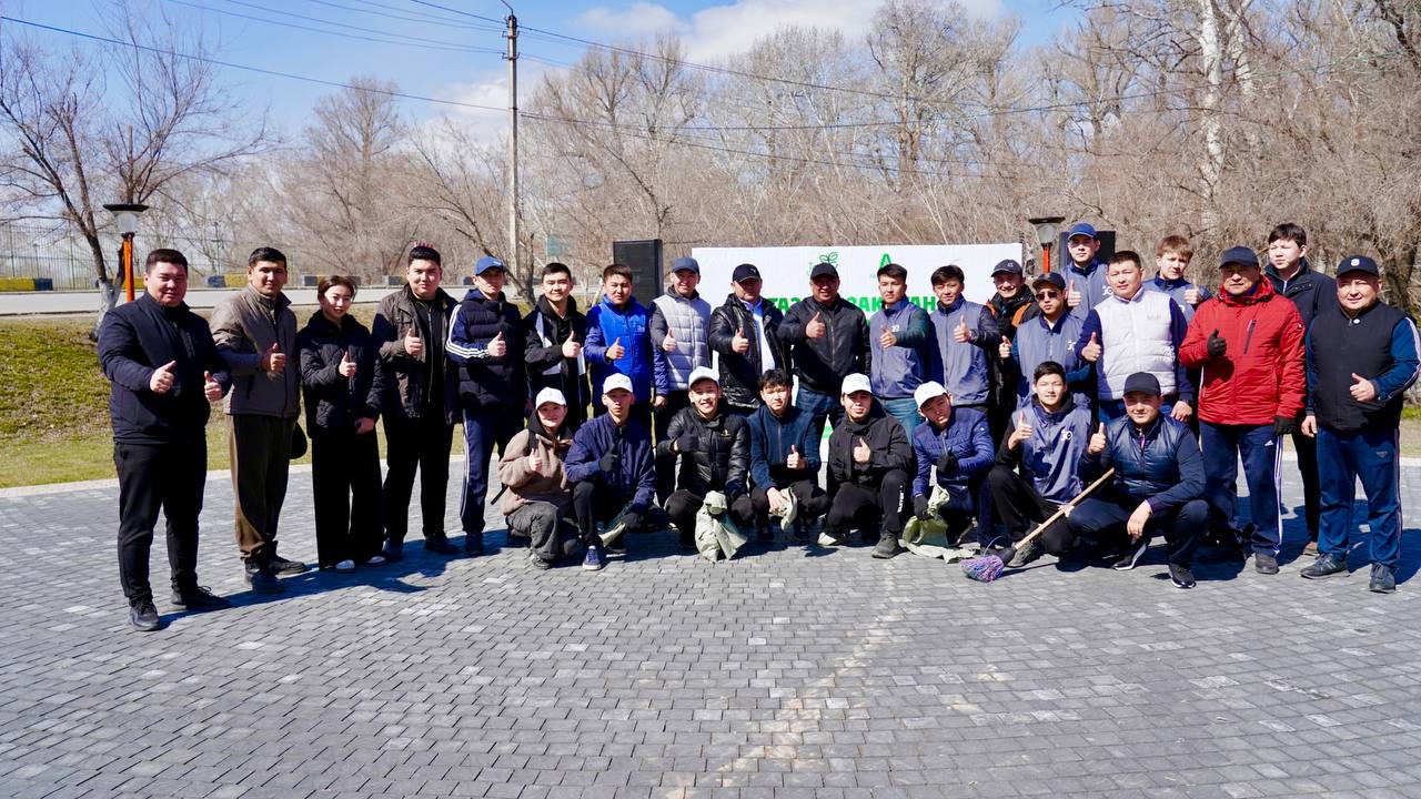 Семей жастары Бейбітшілік аралын тазартуға жұмылды