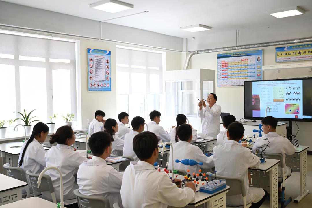 Учащиеся на уроке физики