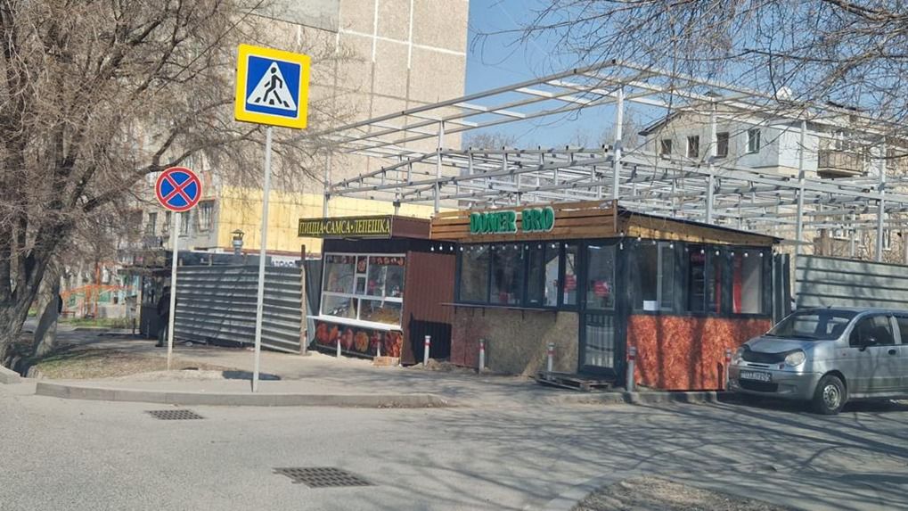 Недостроенный объект демонтируют в Алматы по решению суда