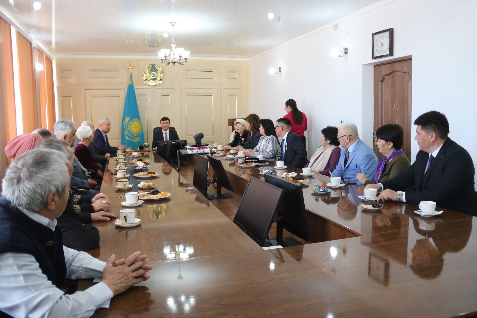 СЫРЫМ ТӨРІНДЕГІ СЫРЛЫ КЕЗДЕСУ