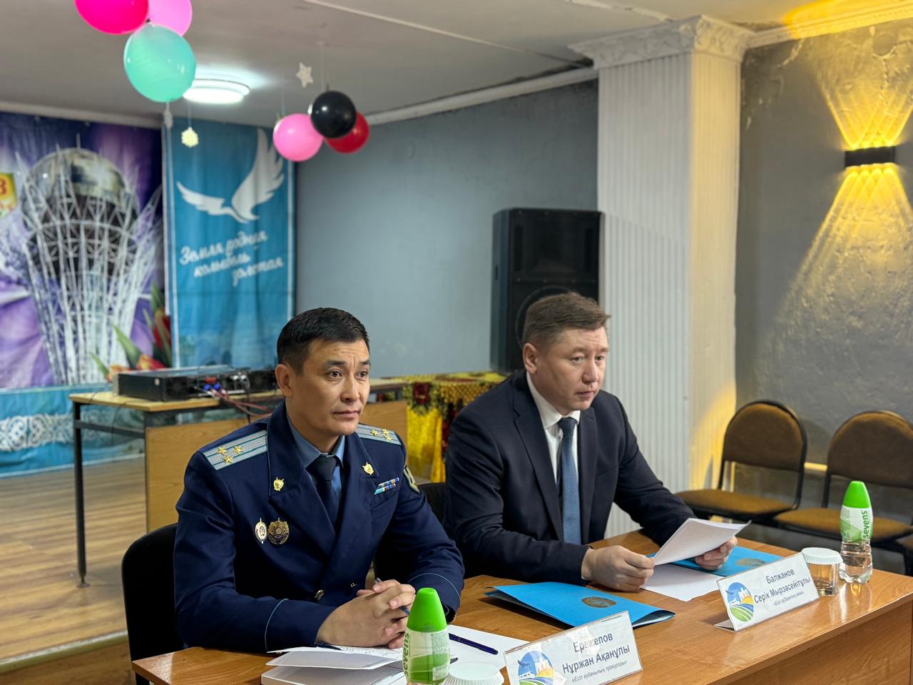 Есіл ауданының әкімі Серік Балжанов Знаменка ауылы мен Заречный ауылдық округінің тұрғындарымен тұрақты кездесу өткізді