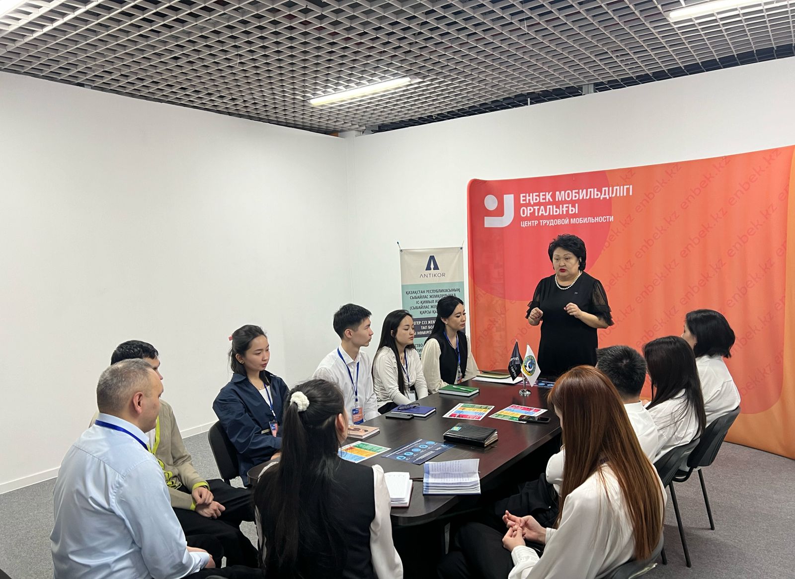 2025 жылғы 7 сәуірде Қарағанды облысы бойынша еңбек ұтқырлығы орталығында сыбайлас жемқорлыққа қарсы іс-қимыл агенттігінің Қарағанды облысы бойынша департаментінің түсіндіру пулының спикері Камали Жібек Камалиқызының қатысуымен кездесу өтті