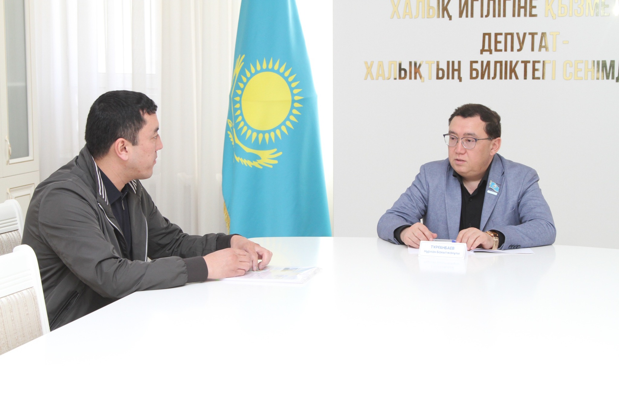 2025 жылдың 1-4 сәуір күндері аралығында азаматтарды қабылдау кестесіне сәйкес қалалық мәслихат депутаттары Н.Тұрғанбаев, М.Әбдіқалықов, Ә.Мампаев, М.Есжанов, Р.Ізтілеуов және А.Төлегенова қабылдау өткізді.
