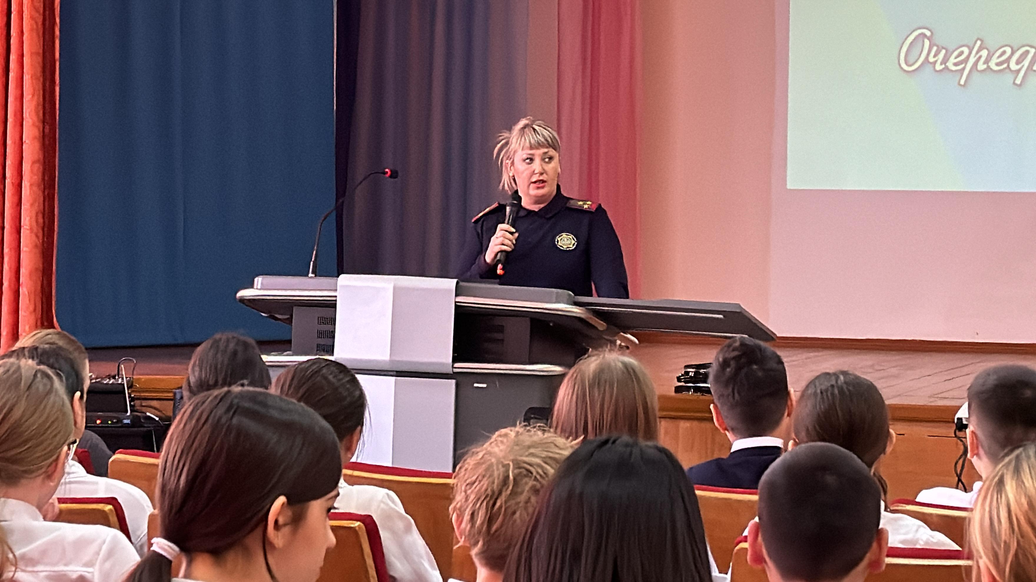 ШҚО ТЖД құтқарушылары мектеп оқушыларымен қауіпсіздік сабағын өткізді