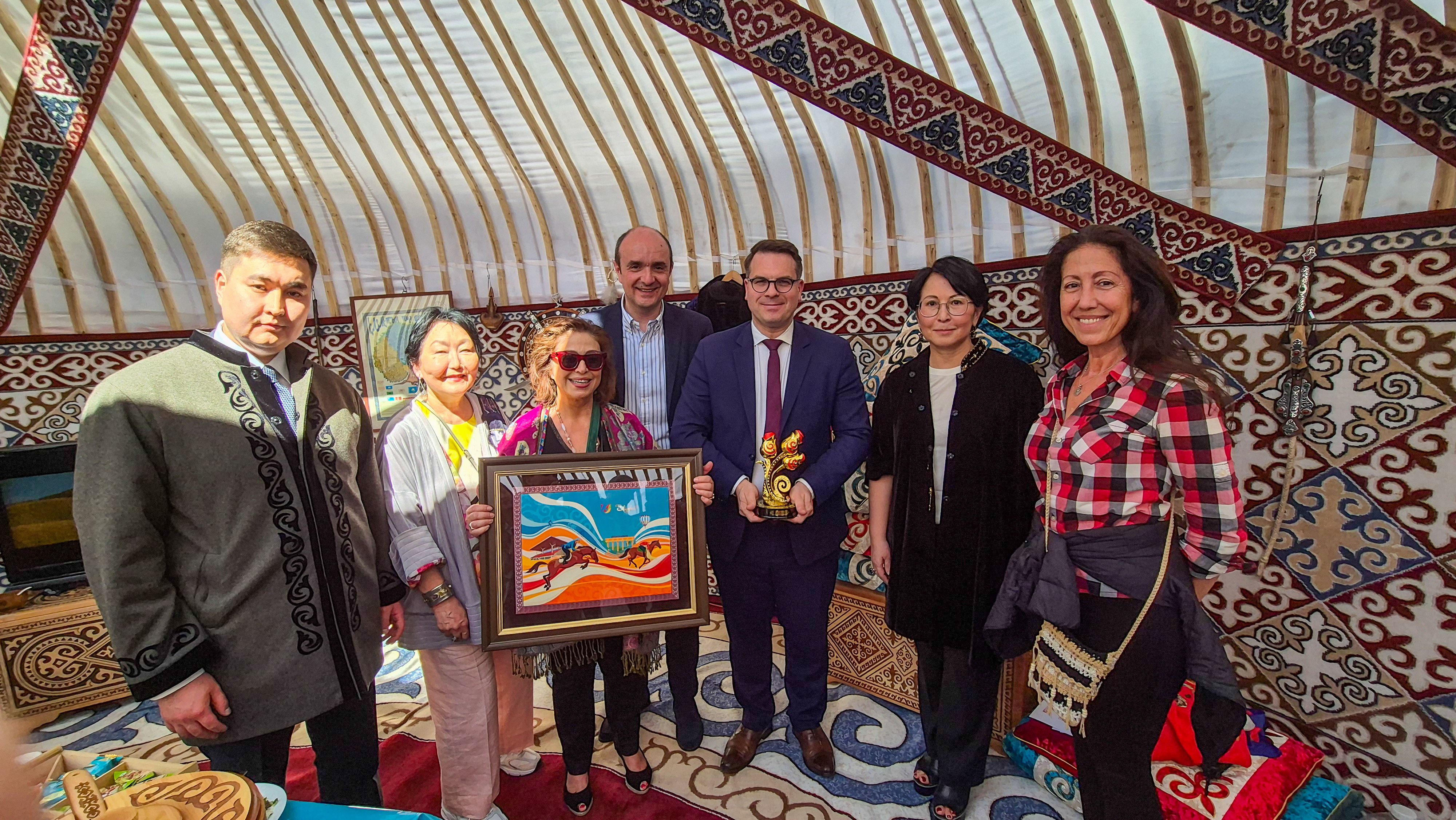 «Village Kazakh»: Париж қаласында Наурыз мерекесі атап өтілді