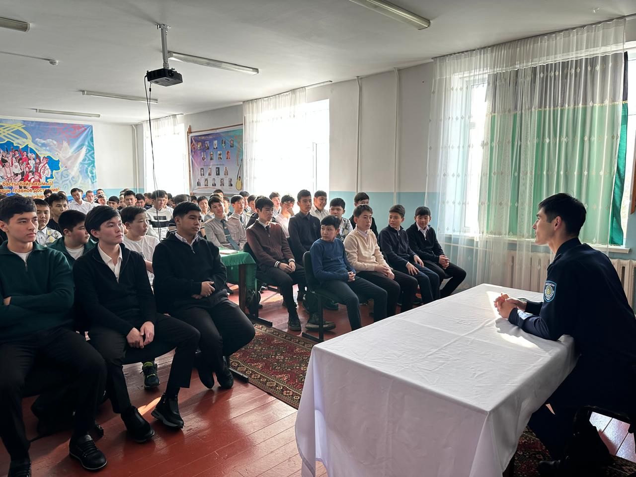 «ҚҰҚЫҚ БҰЗУШЫЛЫҚТЫҢ АЛДЫН АЛУ - БАСТЫ МІНДЕТ» атты мектеп оқушыларымен кездесу өтті.