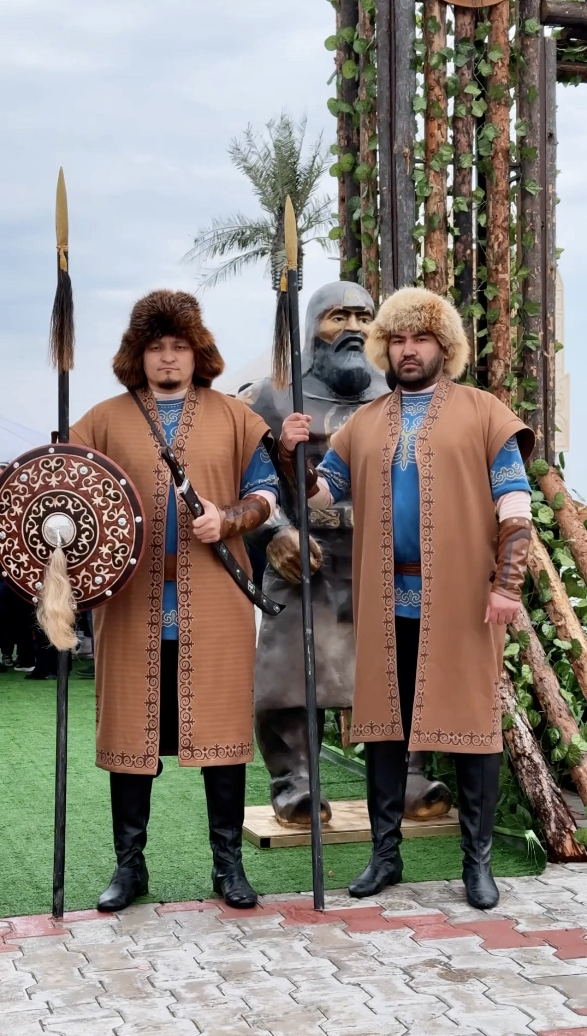 Ақтау төріндегі тойға алып батырлар да келді