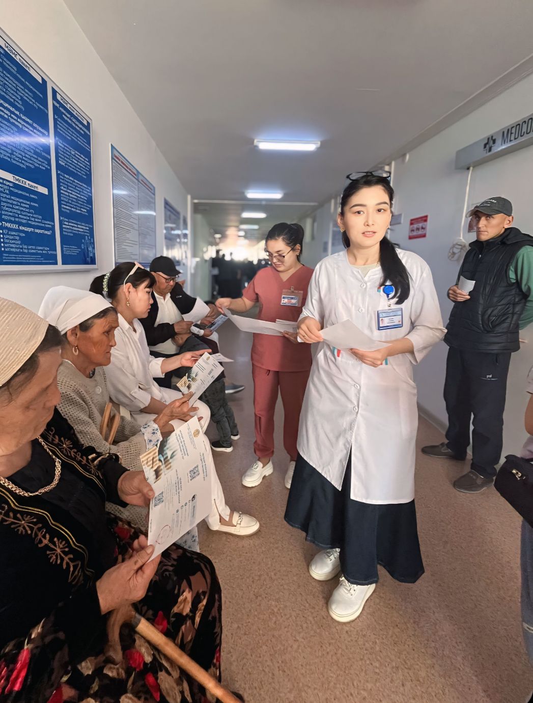 Мақтаарал ауданында мемлекеттік мекемелерде қызмет алушыларға көрсетілетін қызметтерді алу және сапасына шағымдану тәртібі бойынша арнайы әзірленген брошюралар таратылды