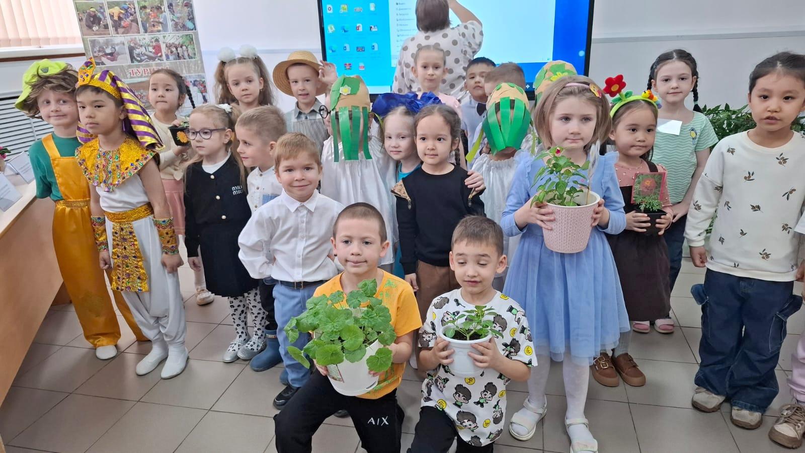 Кішкентай экологтар шығармашылық жұмыстарды қорғады