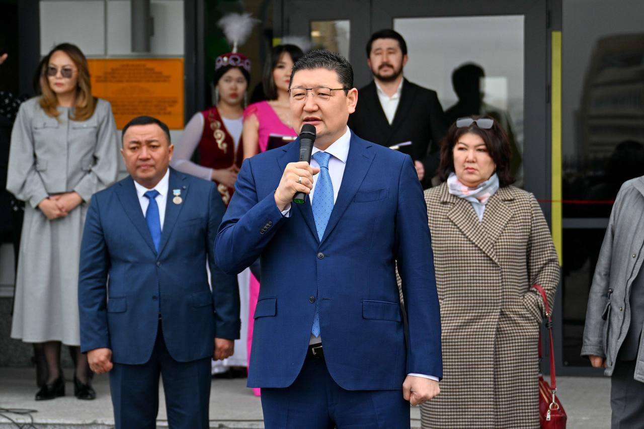 Семей қаласының Қарағайлы ықшам ауданында 1200 орындық мектеп пайдалануға берілді.